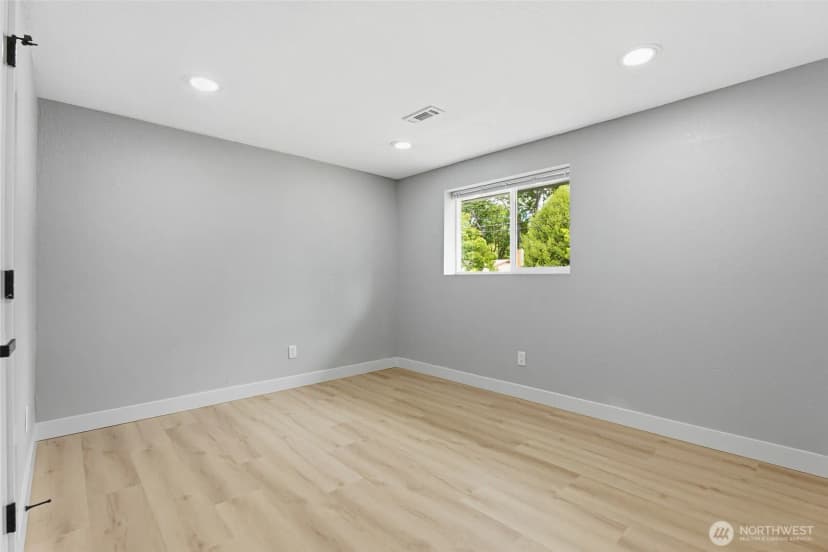 Property photo for 14402 Washington Avenue Sw #4, Lakewood photo 13