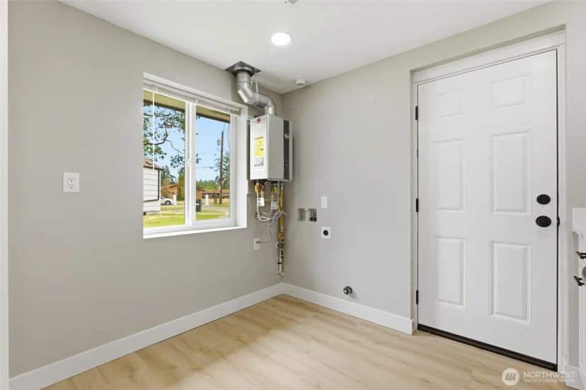 Property photo for 14402 Washington Avenue Sw #4, Lakewood photo 19