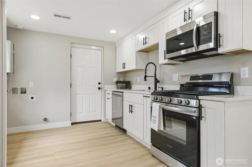 Property photo for 14402 Washington Avenue Sw #4, Lakewood photo 12