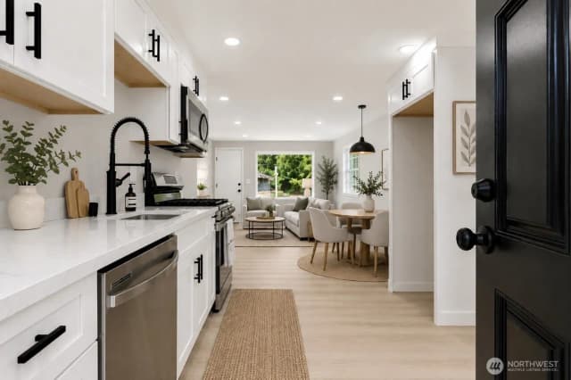 Property photo for 14402 Washington Avenue Sw #4, Lakewood photo 3