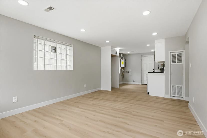Property photo for 14402 Washington Avenue Sw #4, Lakewood photo 9