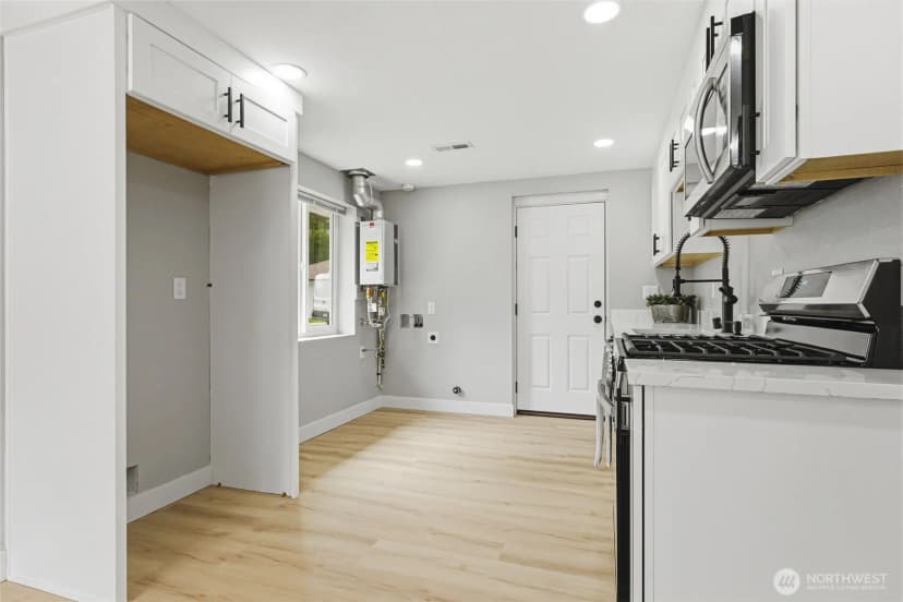 Property photo for 14402 Washington Avenue Sw #4, Lakewood photo 11