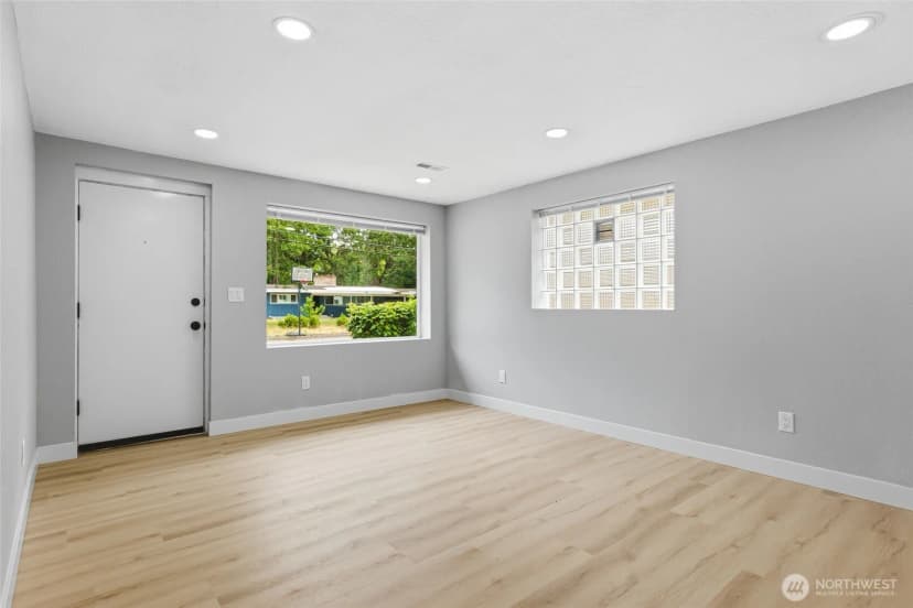Property photo for 14402 Washington Avenue Sw #4, Lakewood photo 8