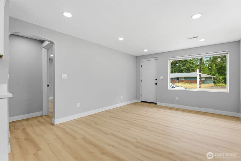 Property photo for 14402 Washington Avenue Sw #4, Lakewood photo 7