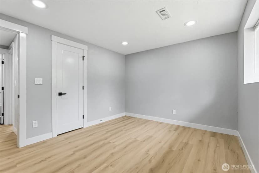 Property photo for 14402 Washington Avenue Sw #4, Lakewood photo 14