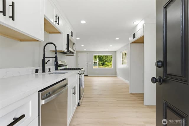 Property photo for 14402 Washington Avenue Sw #4, Lakewood photo 4