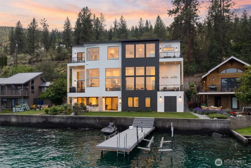 Property photo for 3212 S Lakeshore Road, Chelan