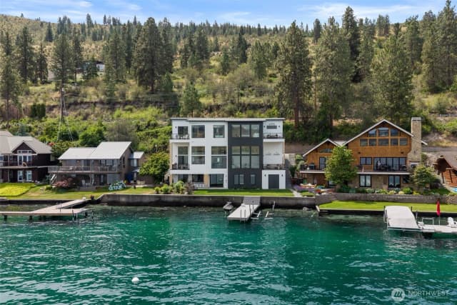 Property photo for 3212 S Lakeshore Road, Chelan photo 2