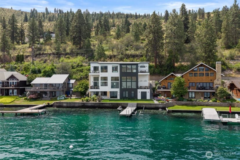 Property photo for 3212 S Lakeshore Road, Chelan photo 2