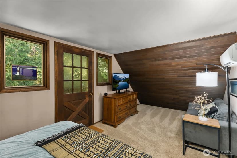 Property photo for 10911 Renton Issaquah Road Se, Issaquah photo 8