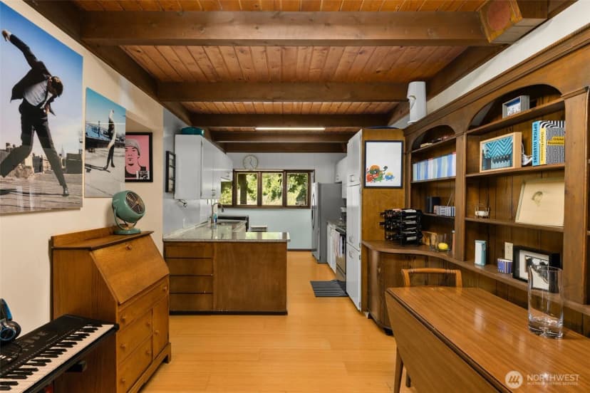 Property photo for 10911 Renton Issaquah Road Se, Issaquah photo 6