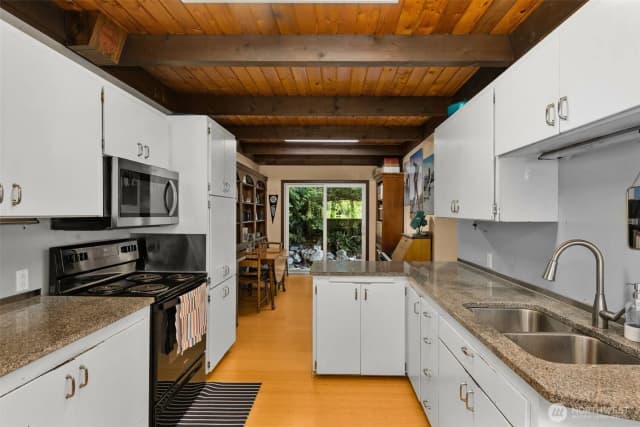 Property photo for 10911 Renton Issaquah Road Se, Issaquah photo 5