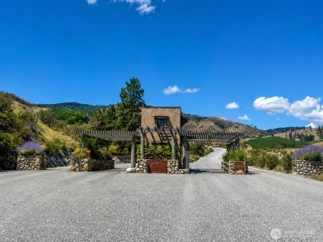 Property photo for 202 Bandera Way, Chelan photo 2
