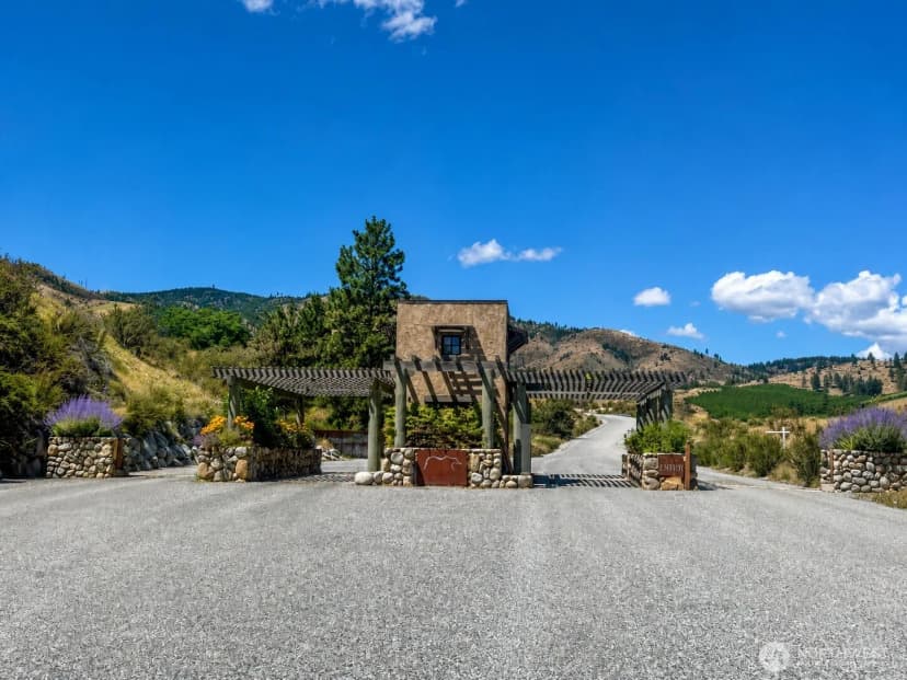 Property photo for 202 Bandera Way, Chelan photo 2