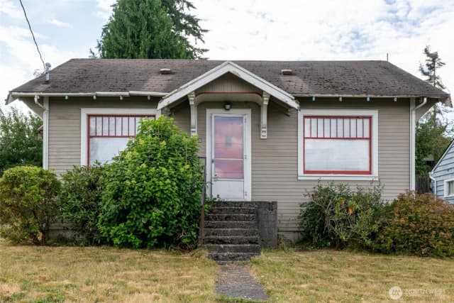 Property photo for 5806 Commercial Avenue, Everett photo 3