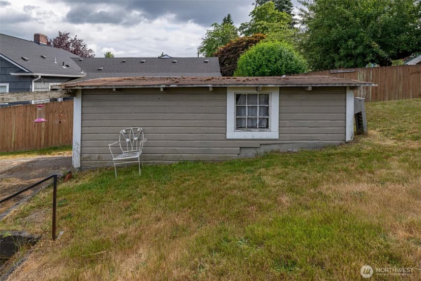 Property photo for 5806 Commercial Avenue, Everett photo 12