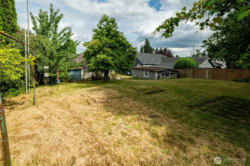Property photo for 5806 Commercial Avenue, Everett photo 8