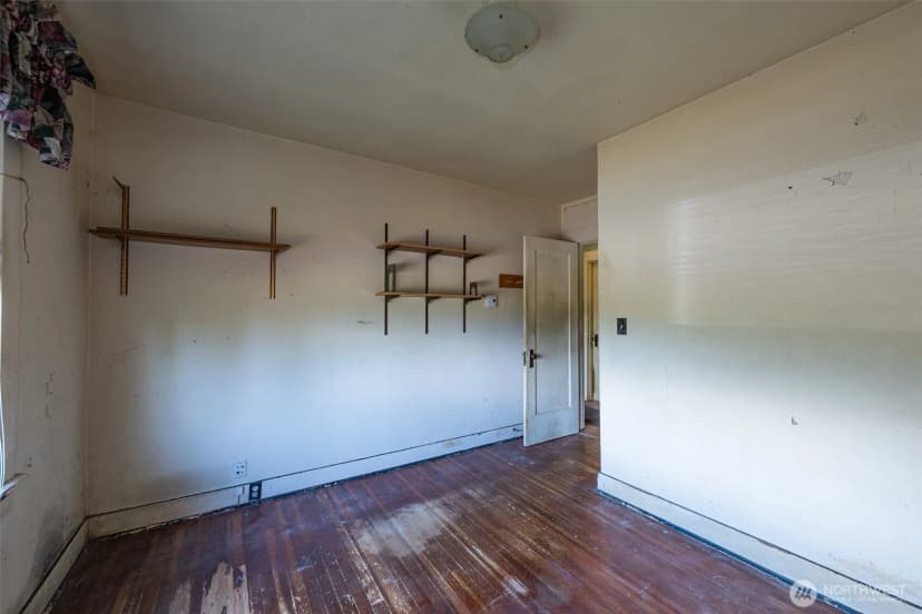 Property photo for 5806 Commercial Avenue, Everett photo 17