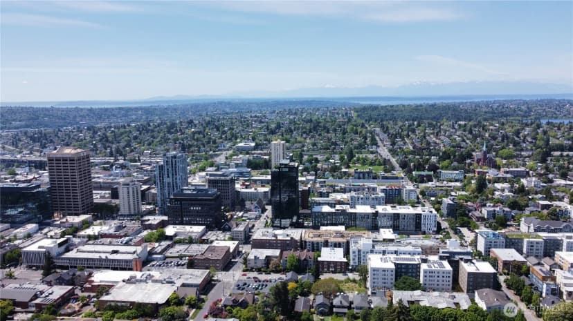 Property photo for 4722 - 4730 15th Avenue Ne, Seattle photo 5