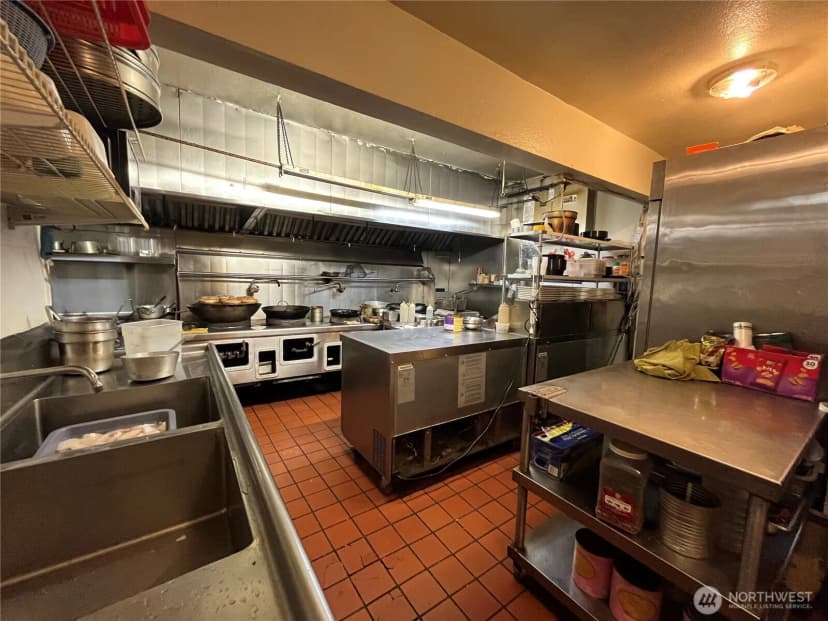 Property photo for 6825 Ne 170th Street, Kenmore photo 3