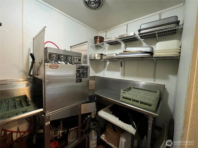Property photo for 6825 Ne 170th Street, Kenmore photo 4