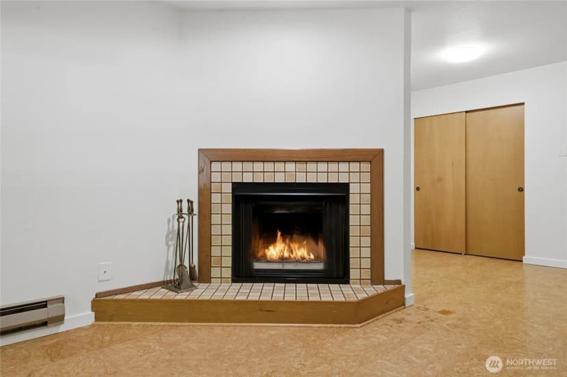Property photo for 9512 1st Avenue Ne #202, Seattle photo 7