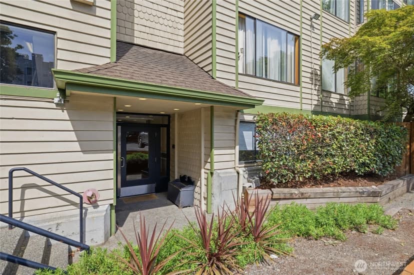 Property photo for 9512 1st Avenue Ne #202, Seattle photo 4