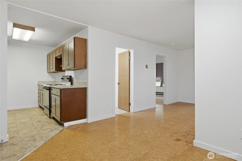 Property photo for 9512 1st Avenue Ne #202, Seattle photo 11
