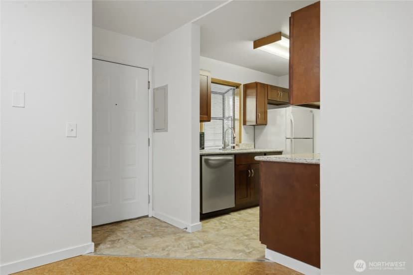 Property photo for 9512 1st Avenue Ne #202, Seattle photo 15