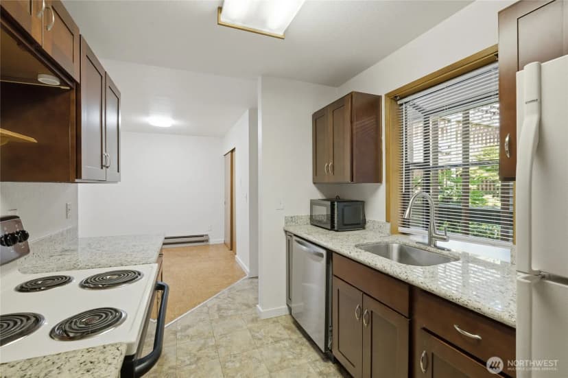 Property photo for 9512 1st Avenue Ne #202, Seattle photo 14