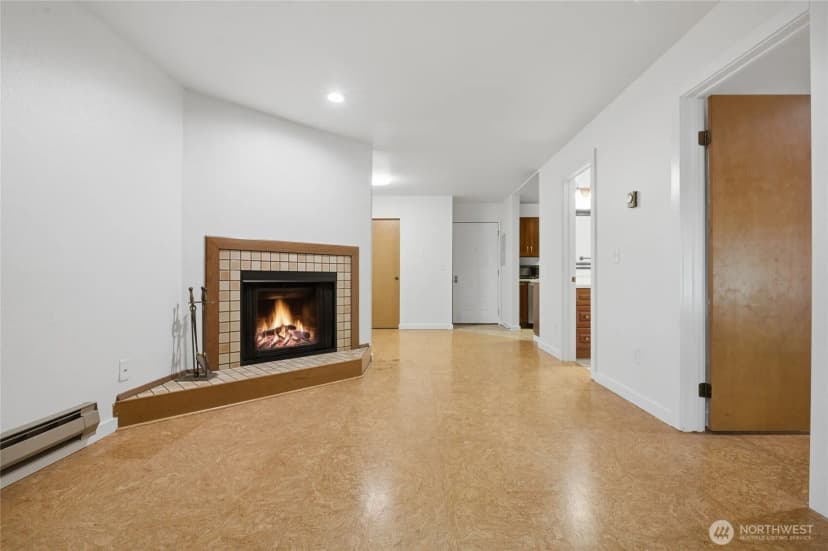 Property photo for 9512 1st Avenue Ne #202, Seattle photo 8