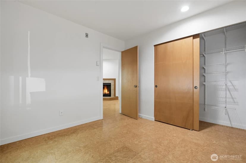 Property photo for 9512 1st Avenue Ne #202, Seattle photo 17