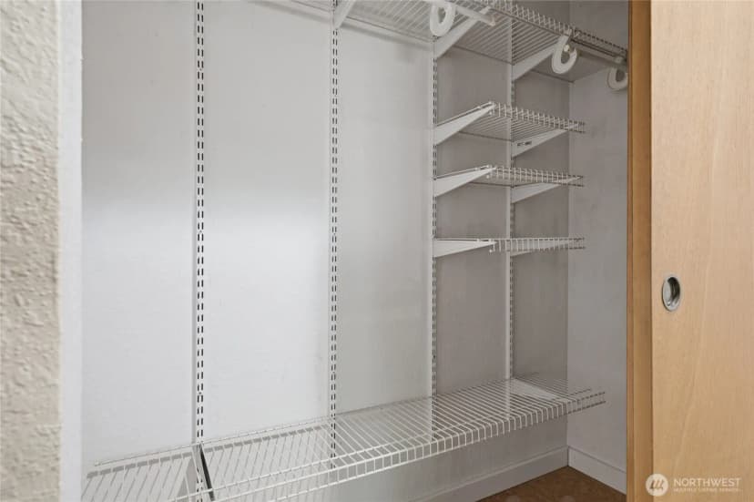 Property photo for 9512 1st Avenue Ne #202, Seattle photo 18