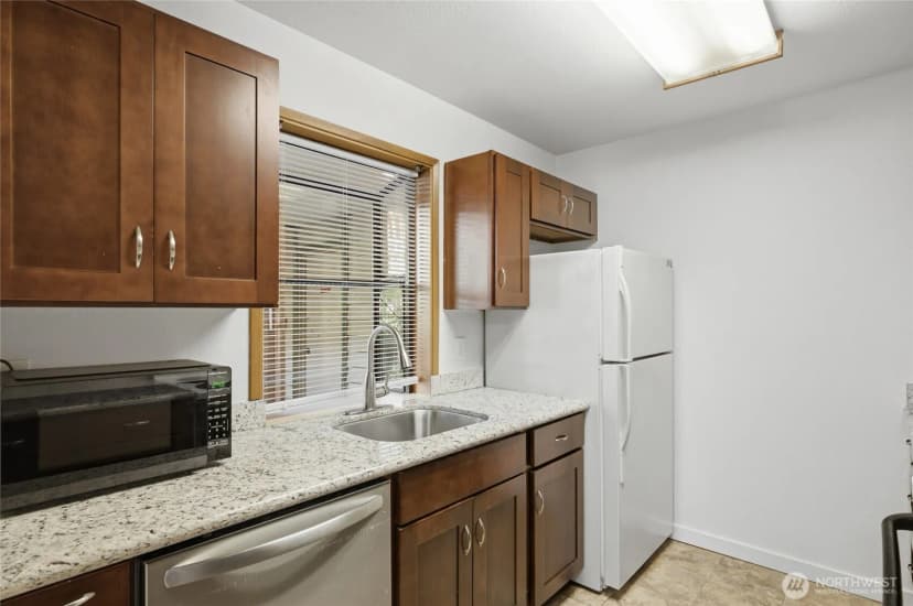 Property photo for 9512 1st Avenue Ne #202, Seattle photo 12