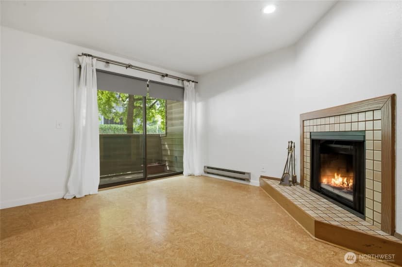 Property photo for 9512 1st Avenue Ne #202, Seattle photo 6