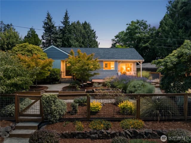 Property photo for 11202 Marine View Drive Sw, Seattle photo 2