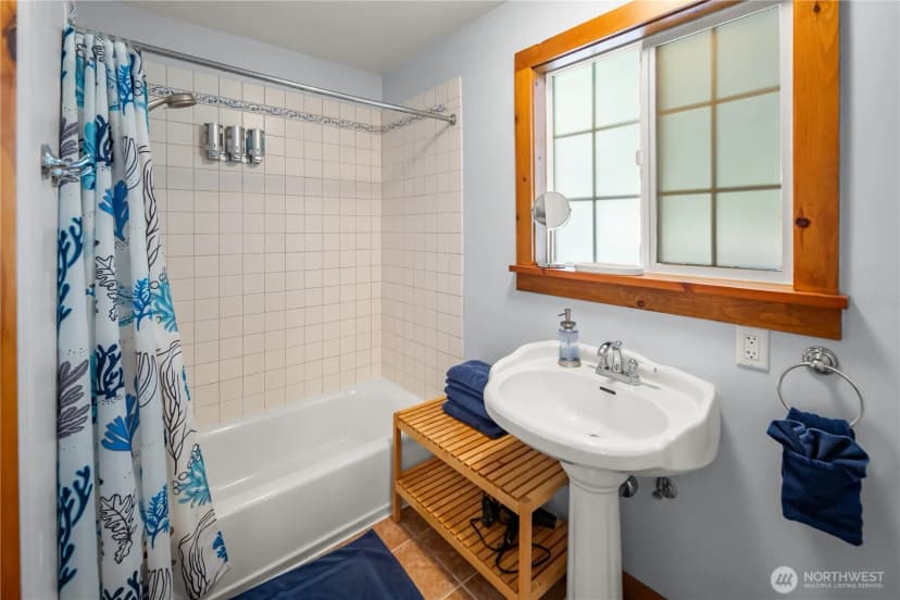 Property photo for 11202 Marine View Drive Sw, Seattle photo 32