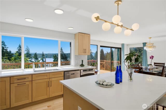 Property photo for 110 174th Place, Bellevue photo 5