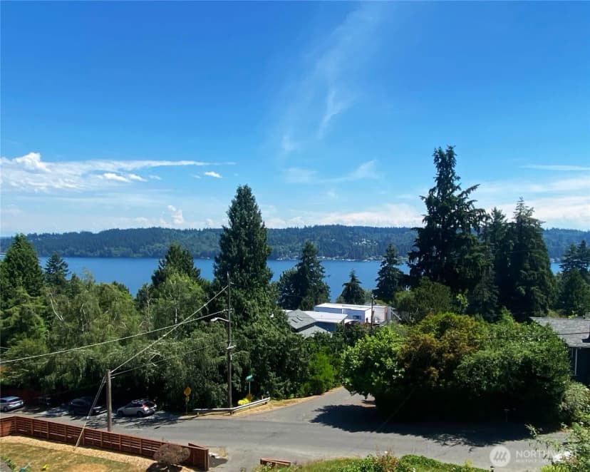 Property photo for 12321 42nd Avenue Ne, Seattle photo 2