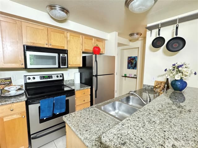 Property photo for 300 10th Avenue #b305, Seattle photo 2