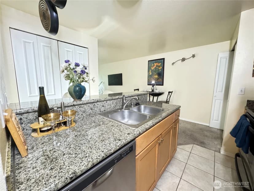 Property photo for 300 10th Avenue #b305, Seattle photo 13