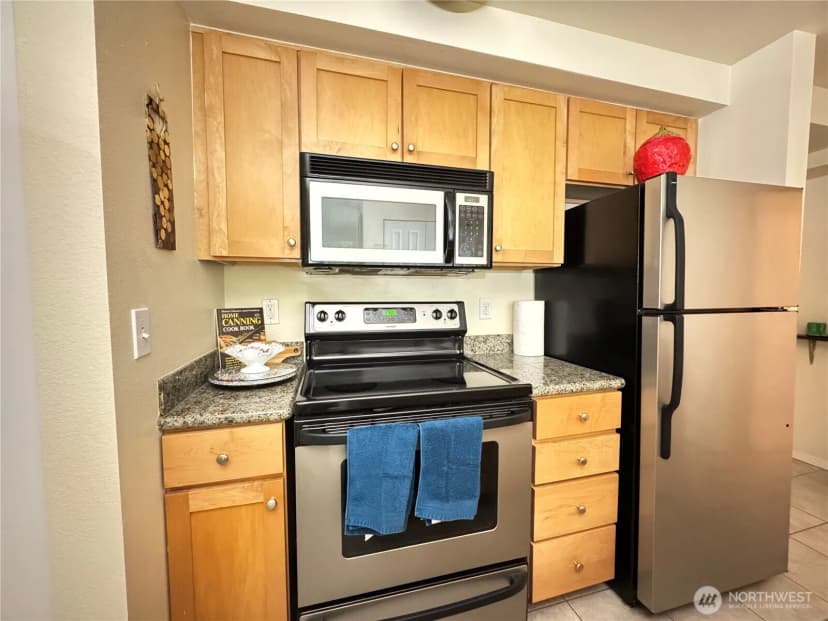Property photo for 300 10th Avenue #b305, Seattle photo 12
