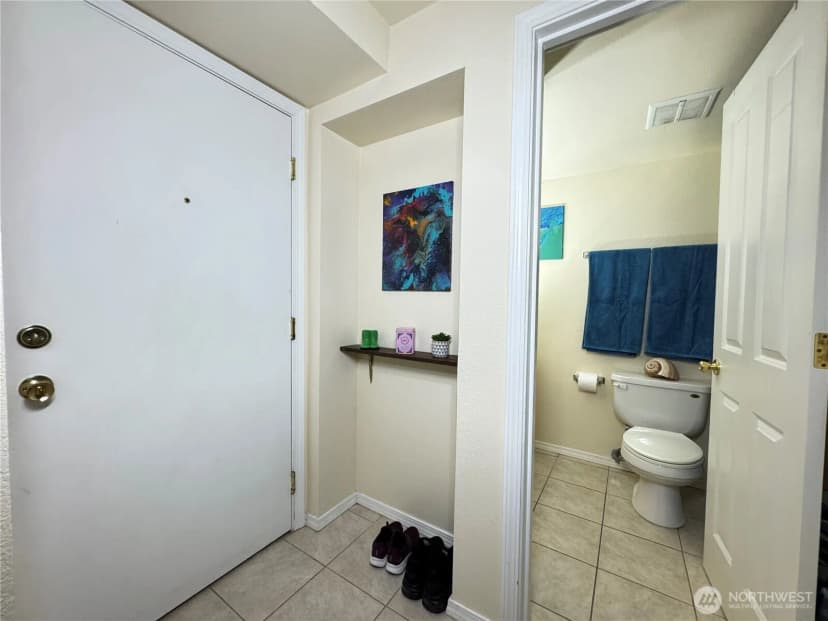 Property photo for 300 10th Avenue #b305, Seattle photo 23