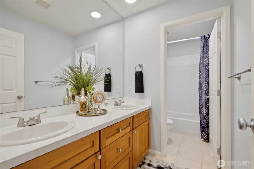 Property photo for 10115 Ne 24th St, Bellevue photo 29