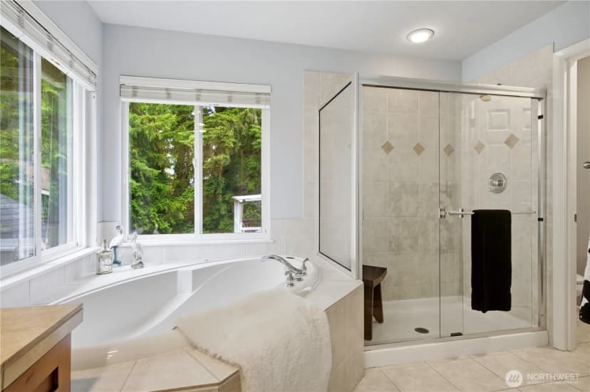 Property photo for 10115 Ne 24th St, Bellevue photo 23