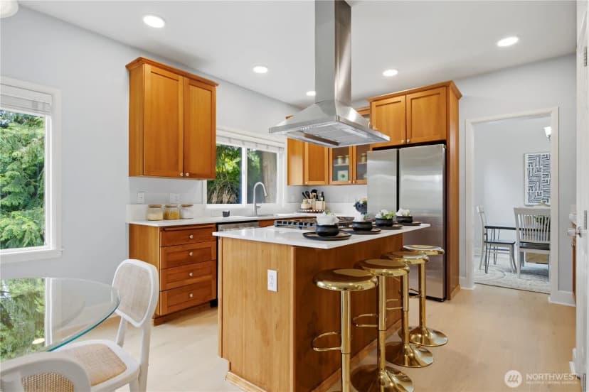Property photo for 10115 Ne 24th St, Bellevue photo 10