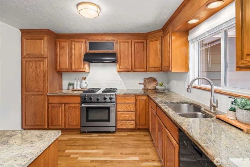 Property photo for 7061 Ne 137th Street, Kirkland photo 8