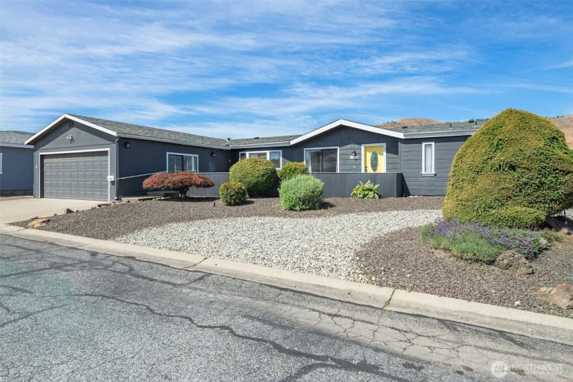 Property photo for 1308 Glacier Place #67, Wenatchee photo 2