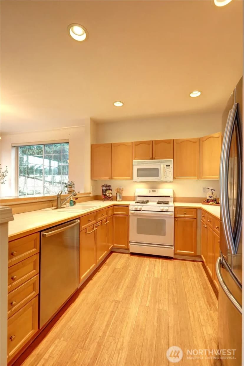 Property photo for 18654 Ne 56th Court #18654, Redmond photo 6