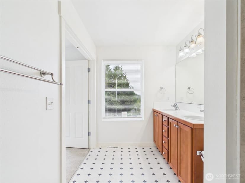 Property photo for 23120 Se Black Nugget Rd Road #a6, Issaquah photo 13